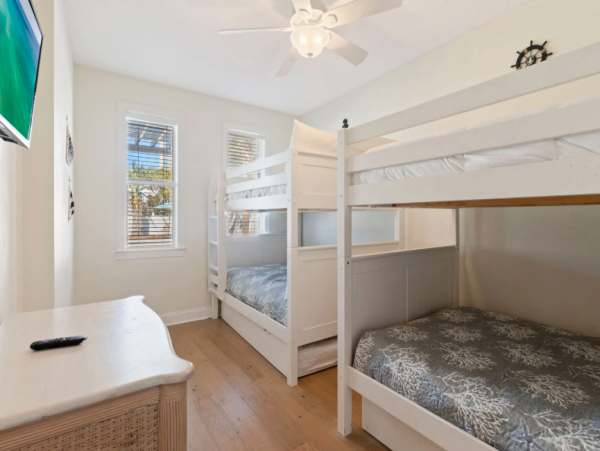 Luxurious 8 Bedroom Coastal Retreat in Destin - Perfect for Groups
